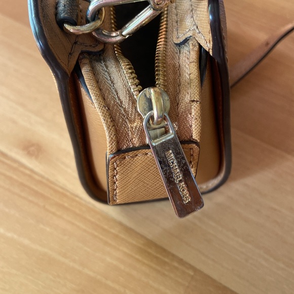 Small Michael Kors Handbag - Picture 9 of 14